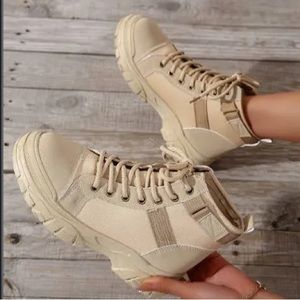 Laceup front combat boots NWT Womens 7 (Size 38)